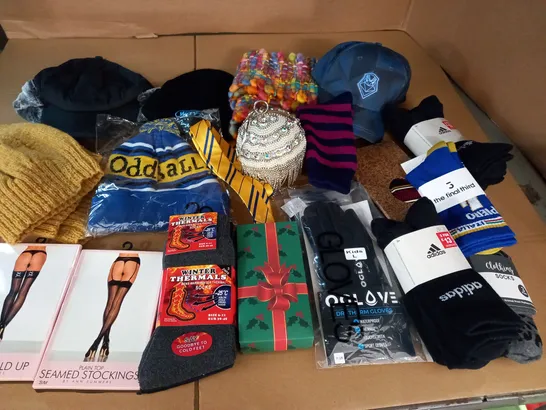 LOT OF ASSORTED CLOTHING ACCESSORIES TO INCLUDE HATS, SOCKS AND GLOVES