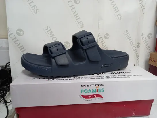 SKETCHERS FOAMIES ARCH FIT NAVY SANDAL SIZE 7