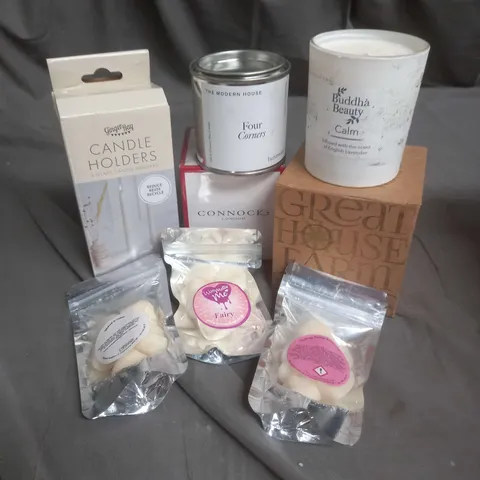 APPROXIMATELY 10 ASSORTED HOUSEHOLD ITEMS TO INCLUDE GINGER RAY GLASS CANDLE HOLDERS, CONNOCK SCENTED CANDLE, HEART WAX MELTS ETC