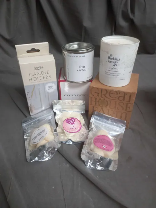 APPROXIMATELY 10 ASSORTED HOUSEHOLD ITEMS TO INCLUDE GINGER RAY GLASS CANDLE HOLDERS, CONNOCK SCENTED CANDLE, HEART WAX MELTS ETC