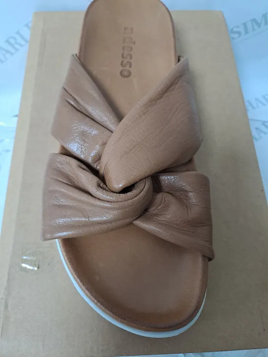 BOXED ADESSO SANDLES IN BROWN  SIZE 6