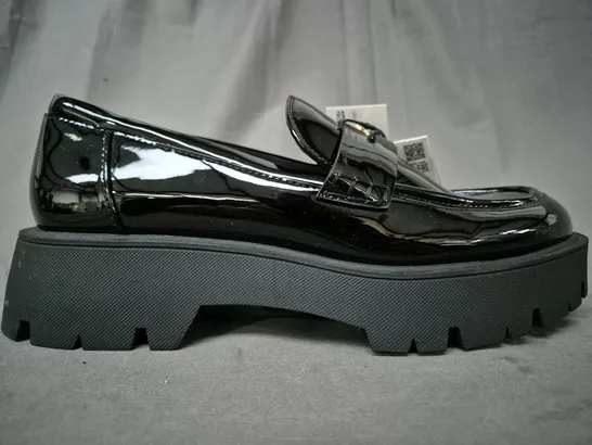 PAIR OF ZARA CHUNKY LOAFERS IN GLOSSY BLACK UK SIZE 8