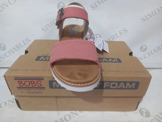 BOXED PAIR OF BOBS BY SKECHERS ADOBE PRINCESS OPEN TOE SANDALS IN SALMON PINK UK SIZE 3