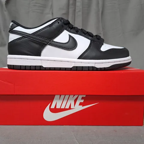 BOXED PAIR OF NIKE DUNK LOW SHOES IN BLACK/WHITE UK SIZE 4