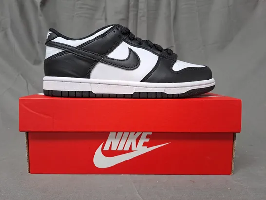 BOXED PAIR OF NIKE DUNK LOW SHOES IN BLACK/WHITE UK SIZE 4