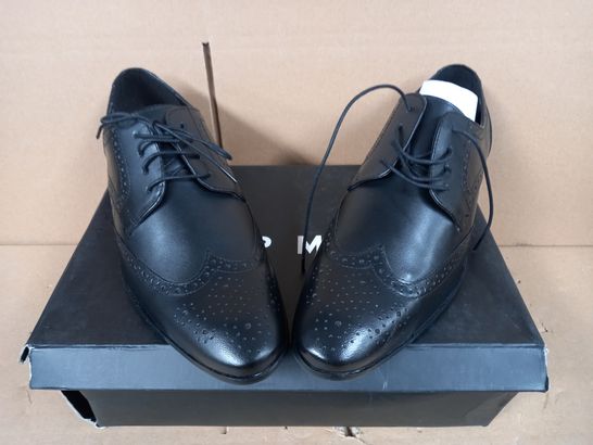 BOXED PAIR OF TOPMAN LEATHER SHOES IN BLACK SIZE 9