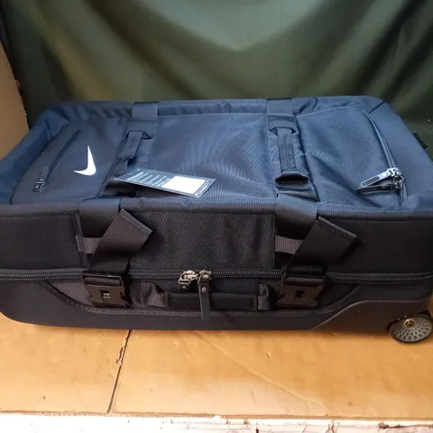 NIKE FIFTYONE49 DEPARTURE MEDIUM WHEELED SUITCASE