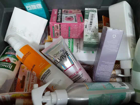 BOX OF APPROX 20 ASSORTED HEALTH AND BEAUTY ITEMS TO INCLUDE - THE BODY SHOP FACIAL WASH , NIGHT CREAM , FACE FACTS CERAMIDE GENTLE CLEANSER ETC