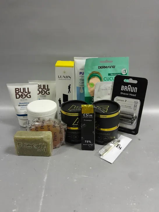 LOT OF 10 ASSORTED HEALTH AND BEAUTY PRODUCTS TO INCLUDE LUMIN CHARCOAL FACE WASH (100ML), BULLDOG SENSITIVE MOISTURISER (100ML), BRAUN SERIES 7 SHAVER HEAD, ETC. 