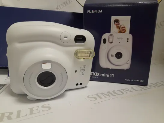 FUJIFILM INSTAX MINI 11 INSTANT CAMERA BUNDLE RRP £115