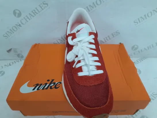 BOXED PAIR OF NIKE WOMENS NIKE DAYBREAK VINTAGE TRAINERS IN RUGGED ORANGE - UK 5.5