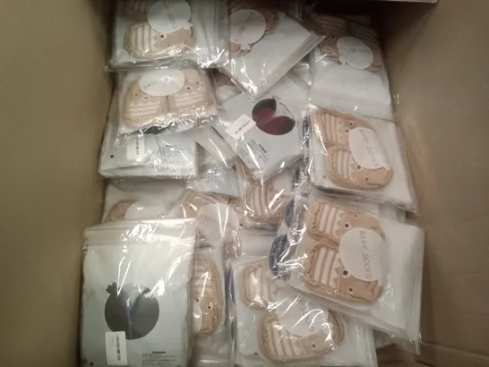 PALLET OF ASSORTED ITEMS INCLUDING BABY SOCKS & WRIST BRACES