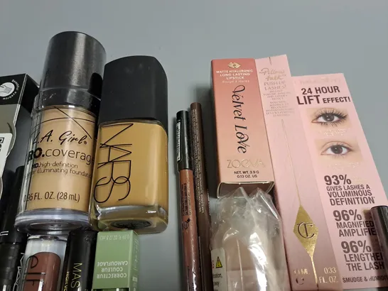 LOT OF 18 ASSORTED MAKE UP ITEMS TO INCLUDE MAYBELLINE PERFECTOR GLOW MAKEUP, ESTEE LAUDER BROW TINT AND L.A.GIRL FOUNDATION