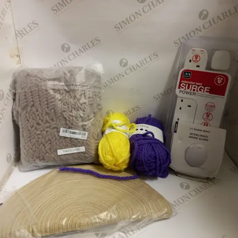 BOX OF APPROX 10 HOUSEHOLD ITEMS TO INCLUDE BATH MAT, TOILET ROLL HOLDER AND INTERLINKED SMOKE ALARM