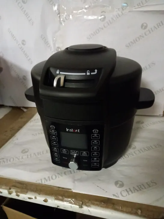 INSTANT POT DUO CRISP WITH ULTIMATE LID MULTI-COOKER AND AIR FRYER 