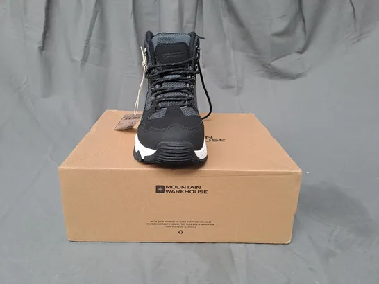 BOXED PAIR OF MOUNTAIN WAREHOUSE HIKE WATERPROOF RECYCLED BOOTS IN BLACK UK SIZE 8