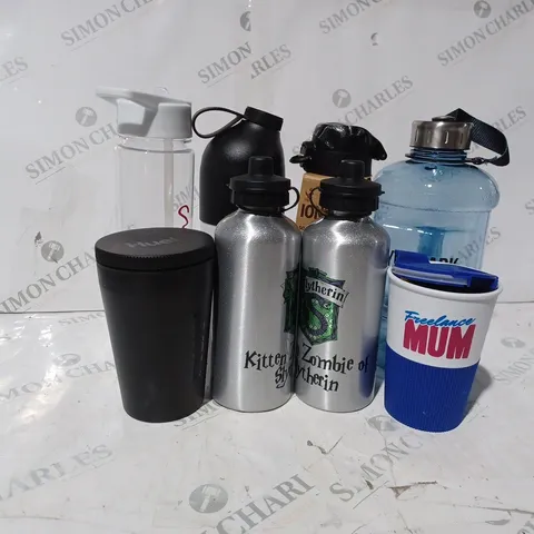 APPROXIMATELY 8 ASSORTED WATER BOTTLES AND CUPS TO INCLUDE GYMSHARK, HUEL, ION8 ETC.