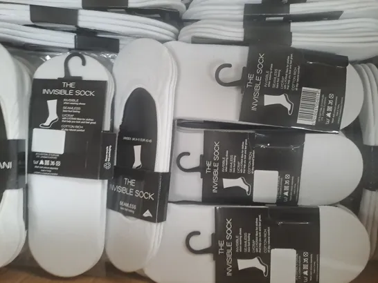 BOX OF APPROXIMATELY 30 PACKS OF THE INVISIBLE SOCKS IN WHITE (SIZES MAY VARY) - COLLECTION ONLY