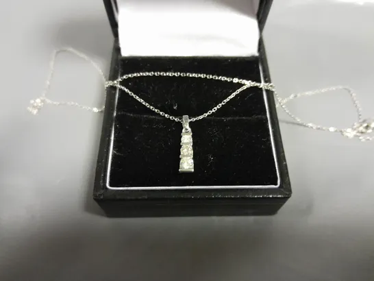 14CT WHITE GOLD PENDANT ON A CHAIN SET WITH NATURAL DIAMONDS