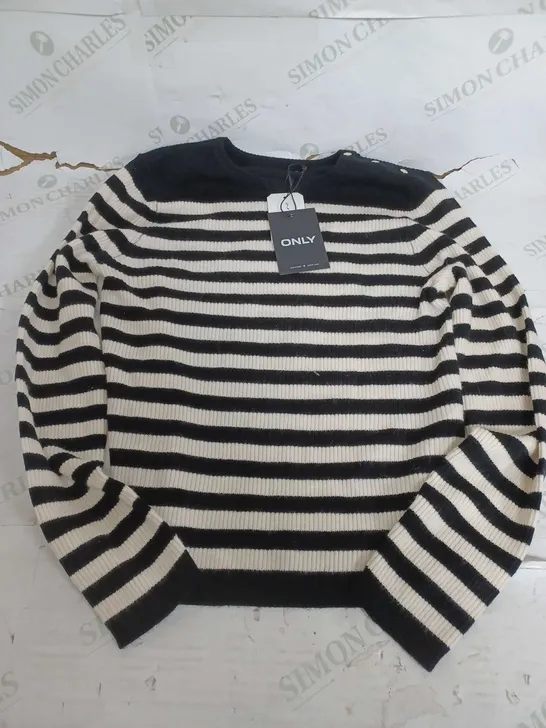 ONLY LS STRIPE BUTTON O NECK KNITTED - LARGE