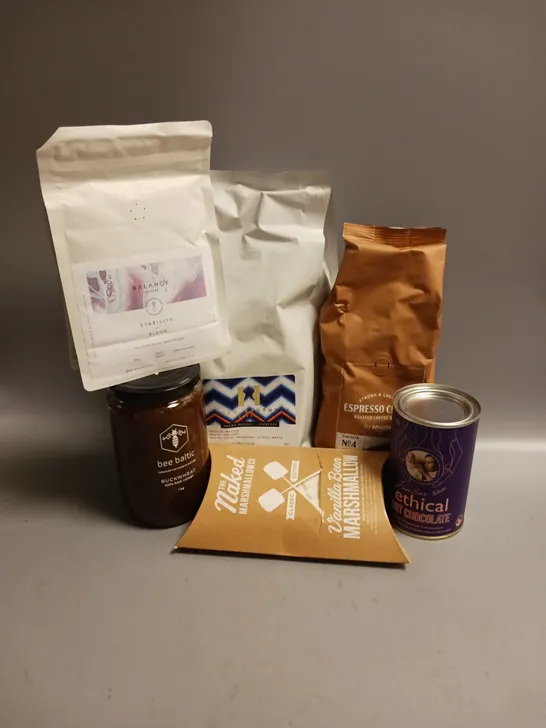 BOX OF APPROX 10 ASSORTED FOOD ITEMS TO INCLUDE - BEE BALTIC BUCKWHEAT RAW HONEY - THE NAKED MARSHMALLOW CO VANILLA BEAN - BOUILD BROTHERS COFFEE BEANS ETC