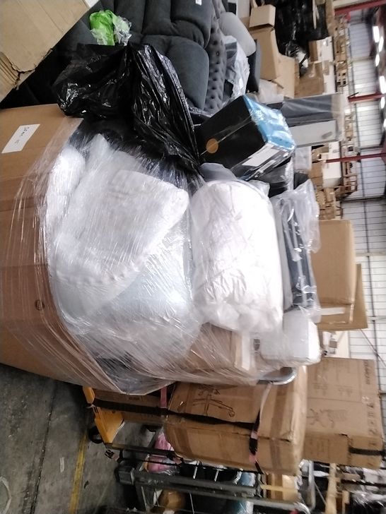 PALLET OF ASSORTED ITEMS TO INCLUDE: PILLOWS, SEAT AND BACK CUSHION FOR OFFICE CHAIRS ETC