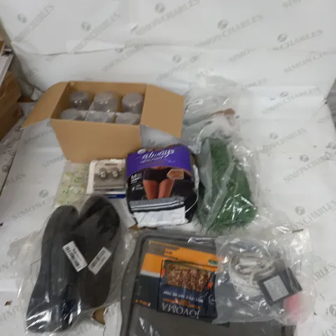 LARGE BOX OF APPROXIMATELY 25 ASSORTED HOUSEHOLD GOODS TO INCLUDE TOMMEE TIPPEE CUPS, ALWAYS DISCREET PADS, AND BAKING TRAY ETC. 