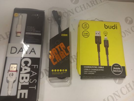LOT OF APPROXIMATELY 10 ASSORTED HOUSEHOLD ITEMS TO INCLUDE BUDI CHARGE/SYNC CABLE, DESIGNER USB DATA CABLE, DESIGNER DATA FAST CABLE, ETC