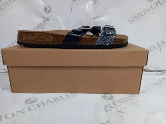 BOXED PAIR OF BONOVA SANDALS BLACK GLITTER SIZE 7