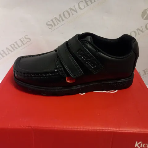 BOXED BOYS KICKERS FRAGMA VELCRO LEATHER EFFECT SHOES - SIZE 2