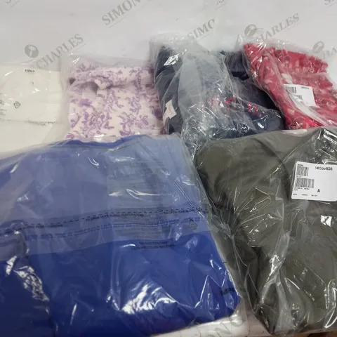 BOX OF APPROXIMATELY 20 ASSORTED CLOTHING ITEMS TO INCLUDE JACKETS, TOPS, PANTS ETC