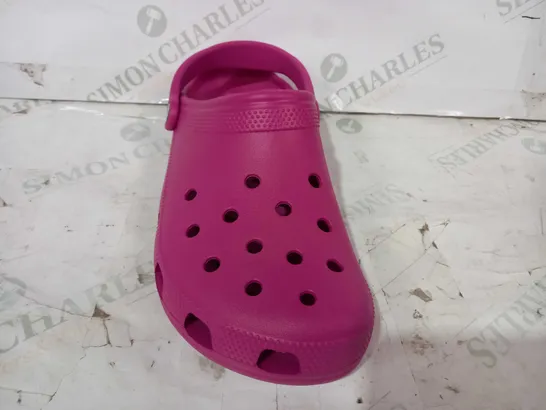 BOXED PAIR OF CROCS CLASSIC SHOES IN FUCHSIA SIZE M8/W10