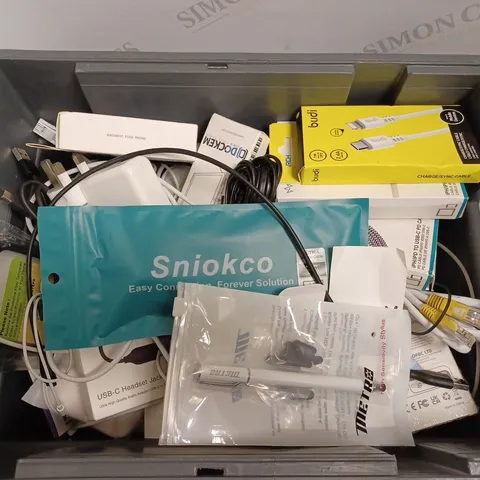 BOX OF APPROX 20 ITEMS INCLUDING ASSORTED PHONE CASES, CHARGING CABLES AND SCREEN PROTECTORS