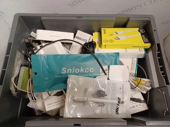 BOX OF APPROX 20 ITEMS INCLUDING ASSORTED PHONE CASES, CHARGING CABLES AND SCREEN PROTECTORS