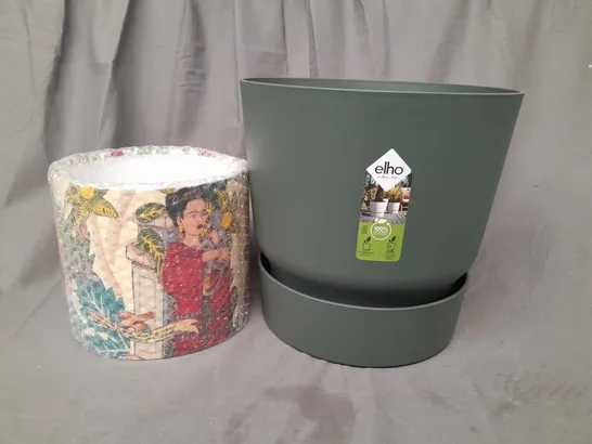 BOX OF 4 ASSORTED HOUSEHOLD ITEMS TO INCLUDE LIGHT SHADE, ELHO PLANTER, ETC