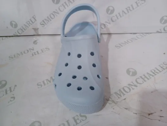 PAIR OF CROCS BAYA SHOE SIN LIGHT BLUE UK SIZE M7/W8