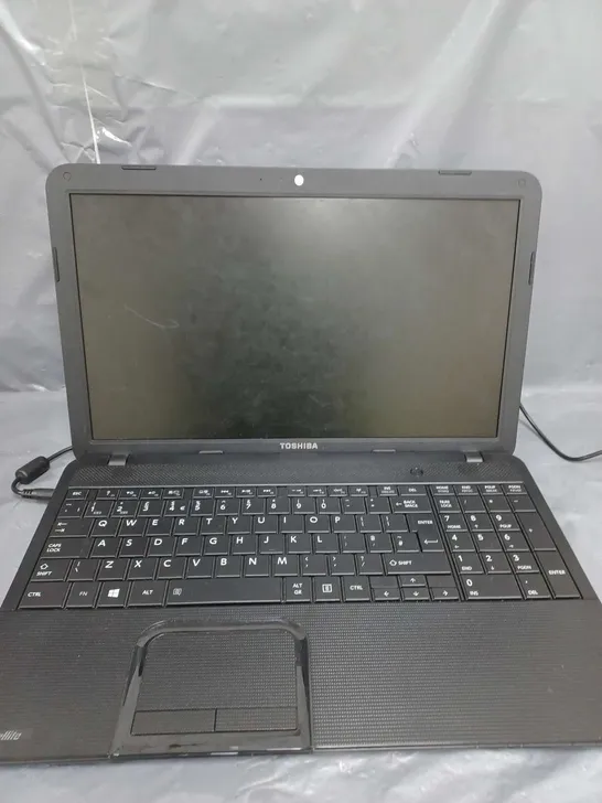 TOSHIBA SATELLITE C850-1MC	15 INCH PENTIUM B960 2.20GHZ