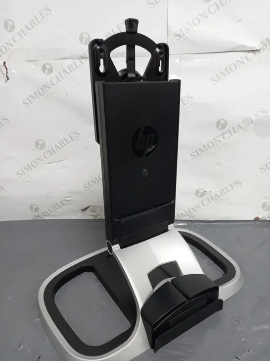 BOX OF 5 HP MONITOR STANDS 