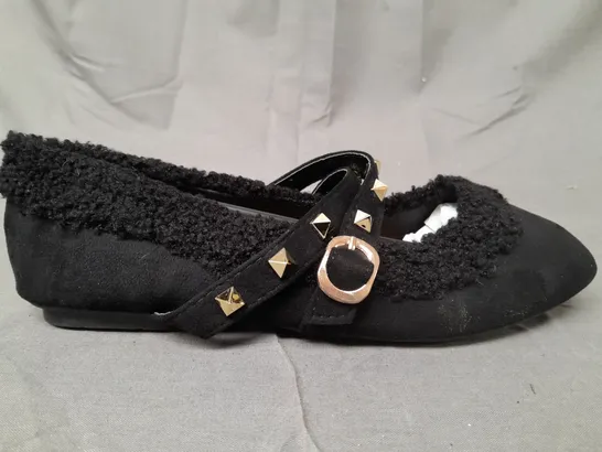 BOX OF APPROXIMATELY 8 BOXED PAIRS OF BELLA STAR CLOSED TOE SHOES IN BLACK W. GOLD EFFECT STUDS - VARIOUS SIZES