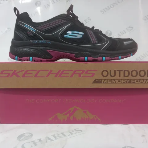 BOXED PAIR OF SKECHERS MEMORY FOAM TRAIL SHOES IN BLACK SIZE 6