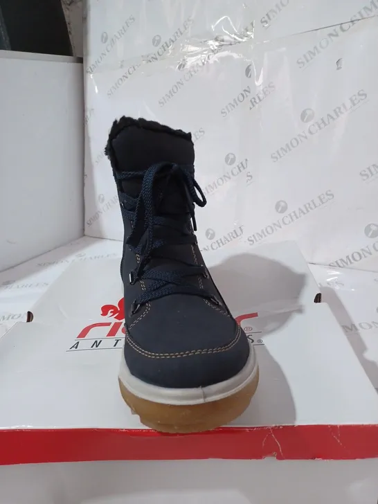 BOXED PAIR OF RIEKER WATER RESISTANT WARM LINED HIKING LACE UP BOOTS, NAVY - SIZE 7.5