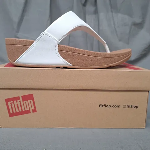 BOXED PAIR OF FITFLOP LULU LEATHER TOEPOST SANDALS IN WHITE UK SIZE 4.5