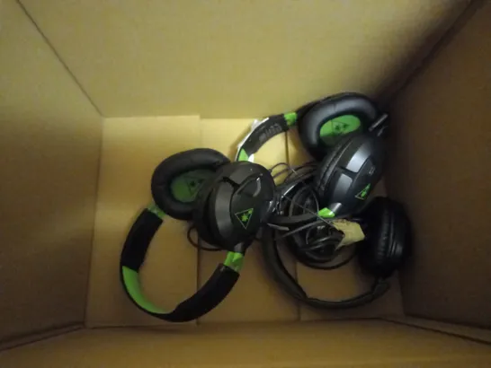 BOX OF APPROX 5 ASSORTED WIRED GAMING HEADSETS INCLUDING TURTLE BEACH AND PLAYSTATION