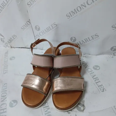 WOMENS SANDLES SIZE 5 BRONZE AND WHITE