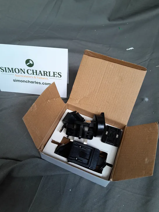 BOX OF APROX 15 UNIVERSAL PLUGS 