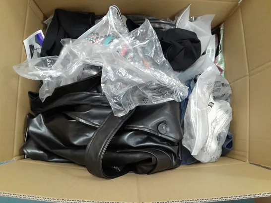 BOX OF APPROXIMATELY 25 ASSORTED CLOTHING ITEMS TO INCUDE - JUMPER , JACKET , STOCKINGS  ETC