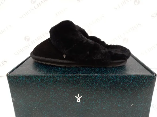 BOXED PAIR OF EMU AUSTRALIA NEST "JOLIE" SHEEPSKIN SLIPPERS - UK SIZE 6, BLACK