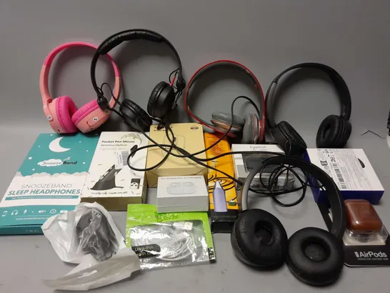 APPROXIMATELY 14 ASSORTED ELECTRICAL PRODUCTS AND ACCESSORIES TO INCLUDE BEATS WIRED HEADPHONES, TECKNET MOUSE, AIRPODS CASE, ETC