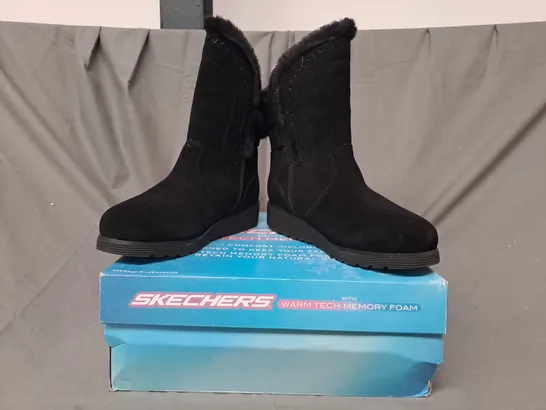 BOXED PAIR OF SKECHERS WEDGE BOOTS IN BLACK UK SIZE 7