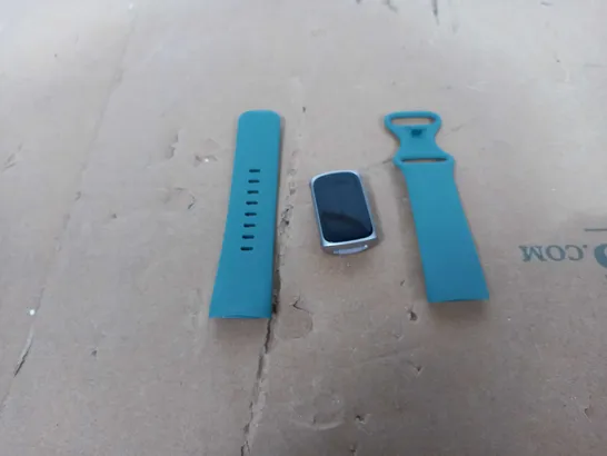 BOXED FITBIT CHARGE 5 HEALTH & FIT IN BLACK